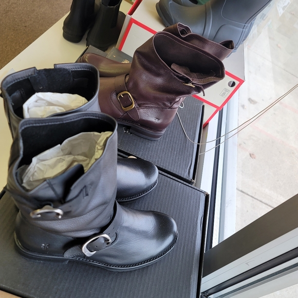 🎁Frye Women's Veronica Short #76509 Ankle Boots - Picture 2 of 3